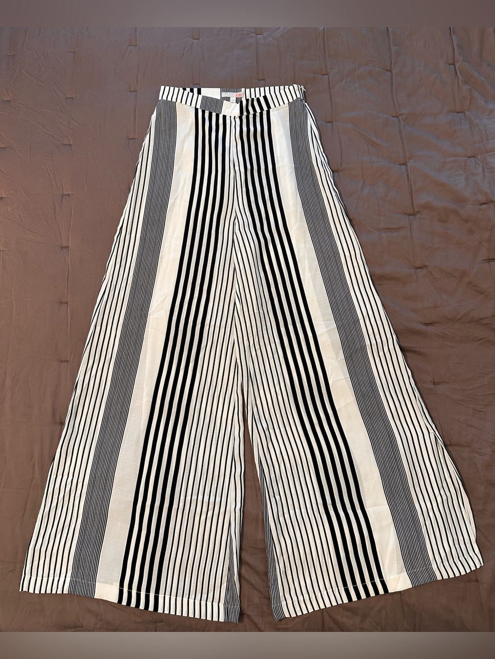 Gianni Bini Black & White Vertical Stripe Wide Leg Pants
